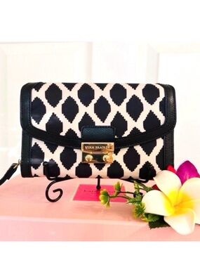 VERA BRADLEY ~ Black/Cream Geometric Wristlet Pebble Leather Trim Gold Hardware